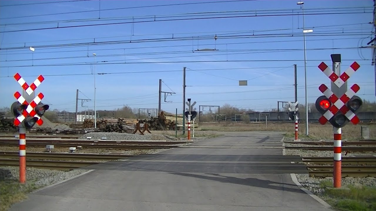 Spoorwegovergang Antwerpen (B) // Railroad crossing // Passage à niveau