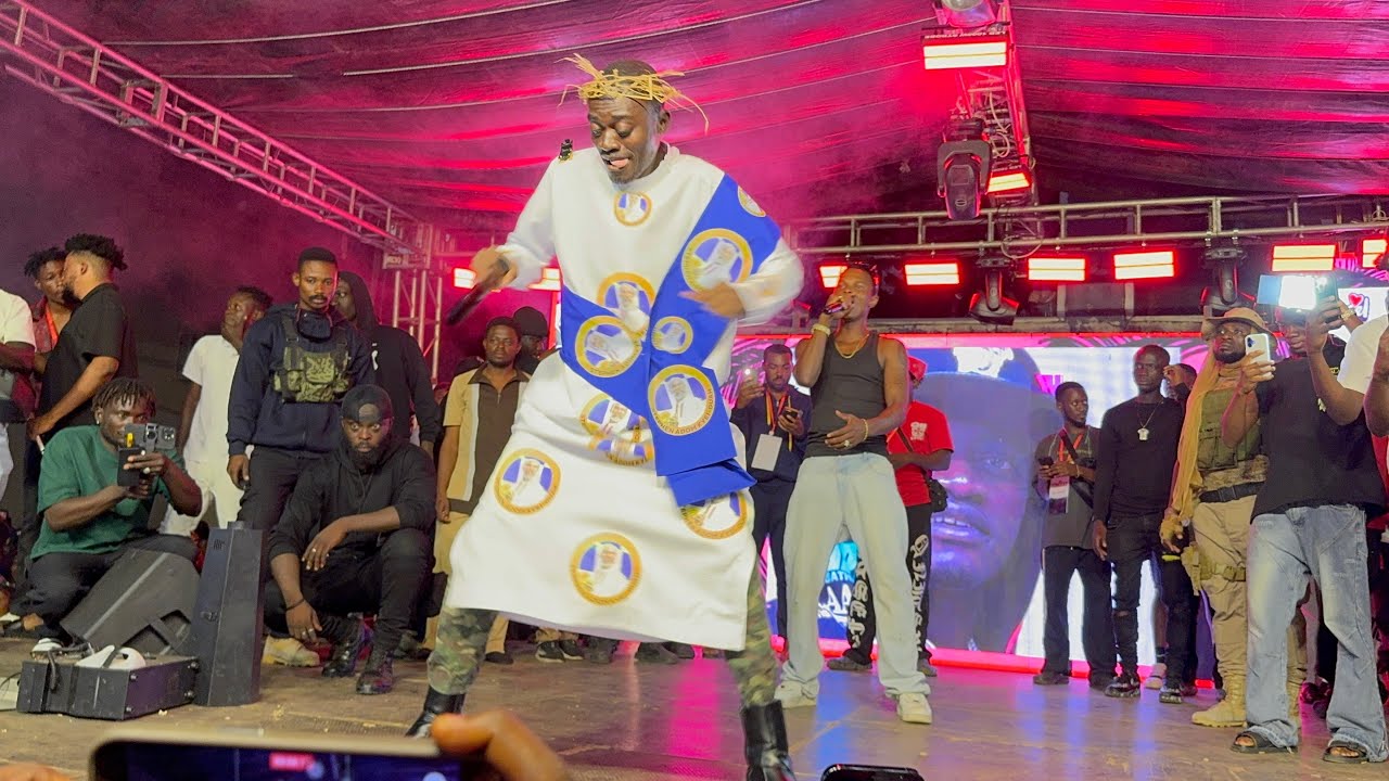 Why did Lilwin wear Adom Kyei-Duah’s attire to this Music concert 🤷🏽‍♂️🔥🤣 the fans went wild 😝 