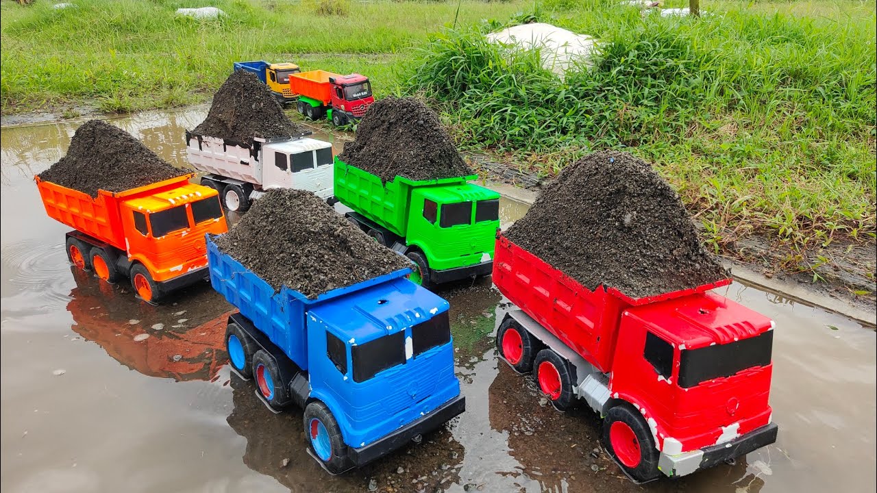 Membersihkan Truk Tronton Pasir Dan Menemukan Mobil Mobilan, Tayo, Truk Molen, Loader, Slender