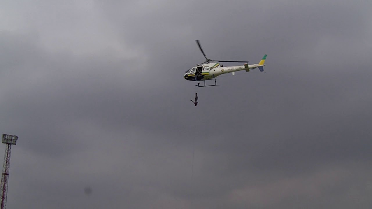DESCENTES EN RAPPEL (  CREATIONS DU COLONEL  Joseph  NGALI BALI ) Commandant du GSIGN GABONAIS