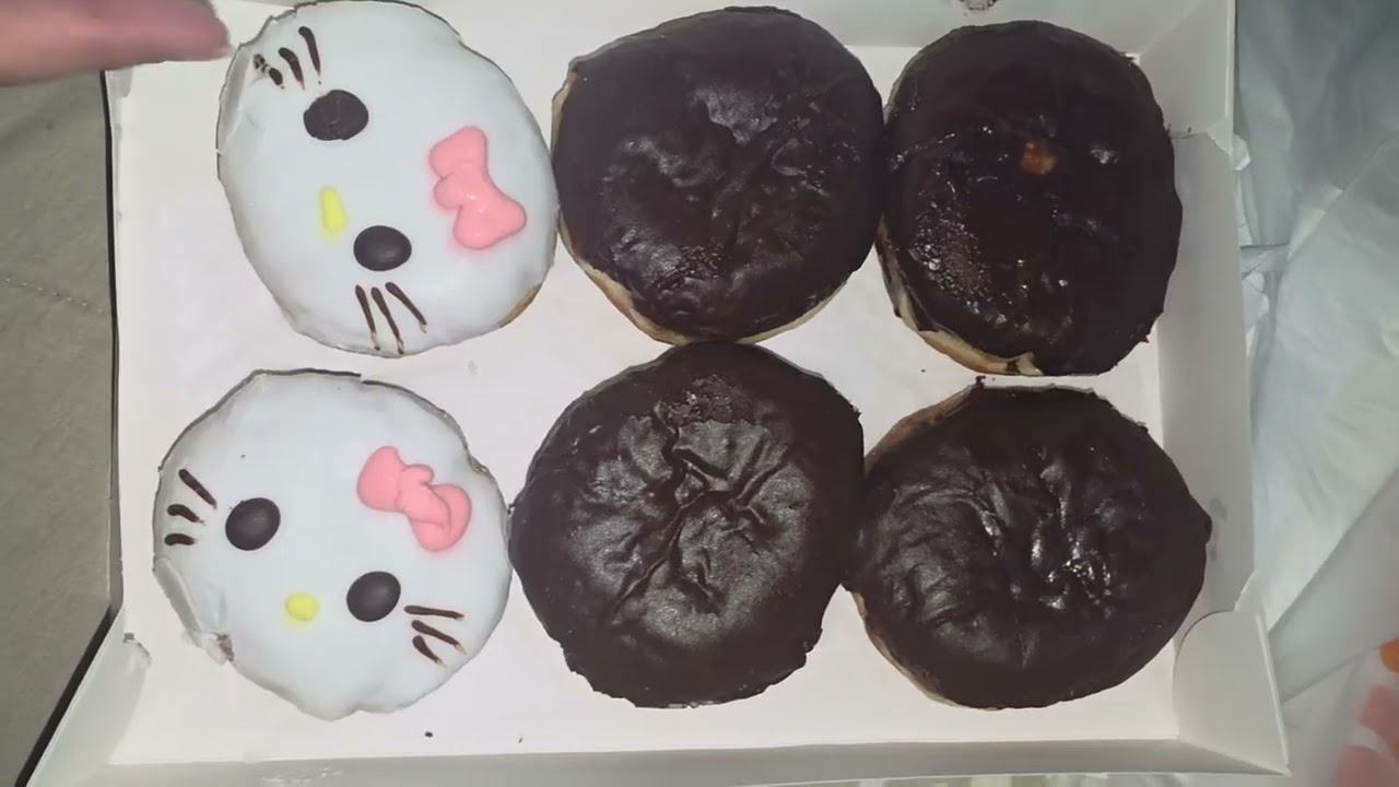 Mostrando y abriendo la nueva caja de Dunkin Donuts #dunkindonuts #peru #sanrio 