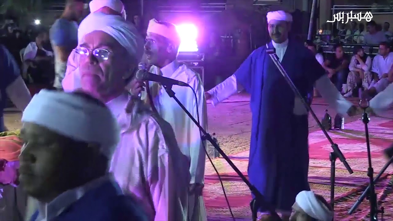 شاهد.. الناشط الأمازيغي والحقوقي أحمد عصيد يرأس ويغني رفقة فرقة أحواش الأمازيغية