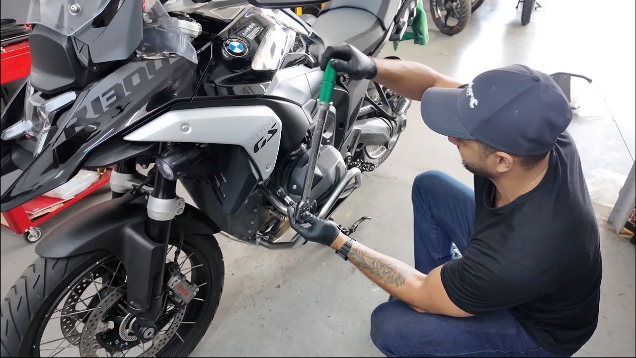 INSTALAÇÃO PROTETOR DE MOTOR PARA BMW R 1300 GS - AÇO INOXIDÁVEL - MOTOPOINTRC 