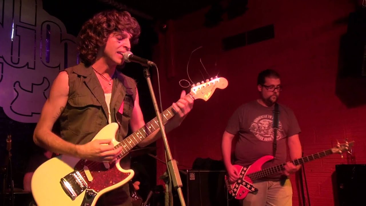 PISANDO GÜEVOS- El trabajo (Sala BeGood 10-11-12)