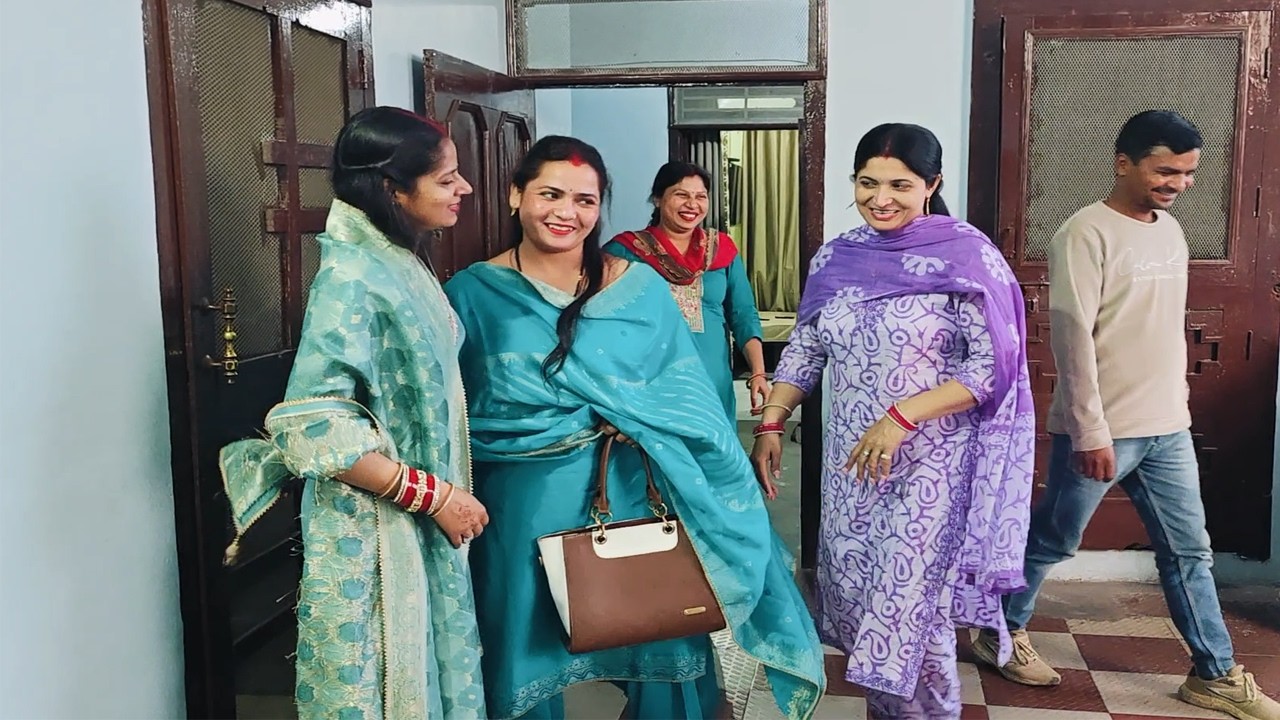 🌺आ गई मंजू 🌺हमसे मिलने के लिए 🌺एक दूसरे के साथ मिलकर 🌺सबकी ख़ुशी दोगुनी हो गयी🌺