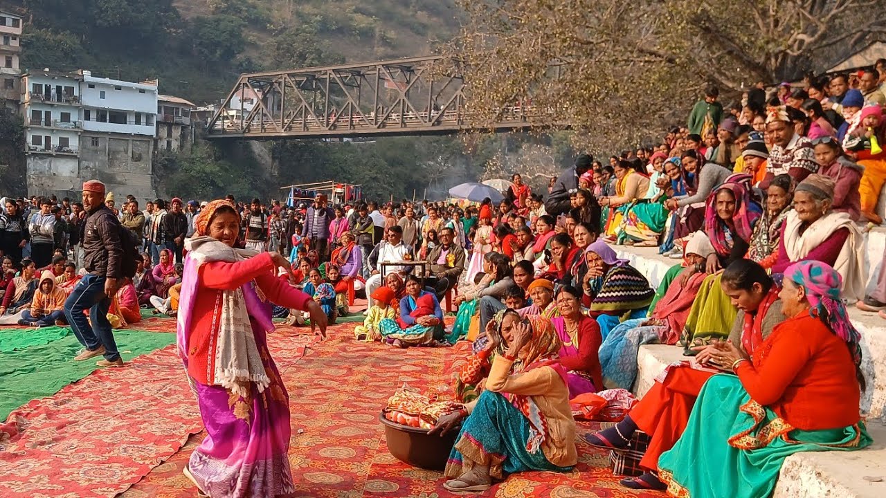सेराघाट क्षेत्र की शान धीरज पांडे जी की सुरीली आवाज में झूम उठे दर्शकों की पूरी विडियो अवश्य देखें 
