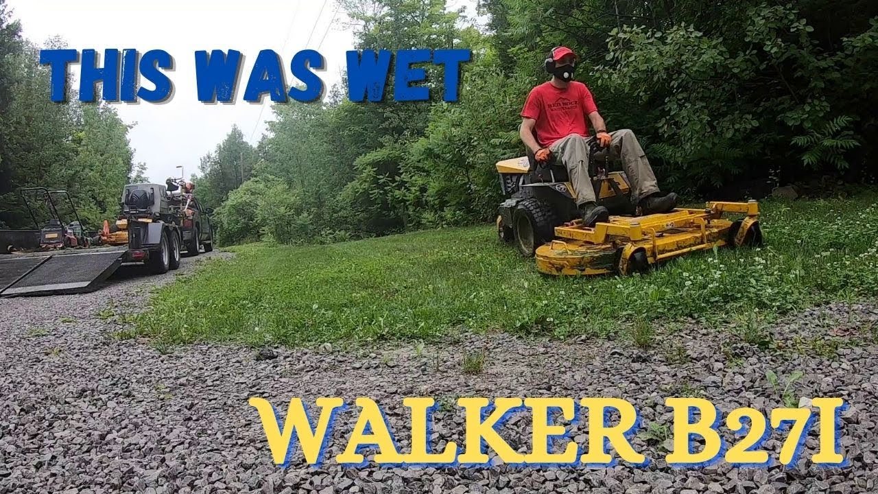 Solo mowing after it rained | Walker B27i