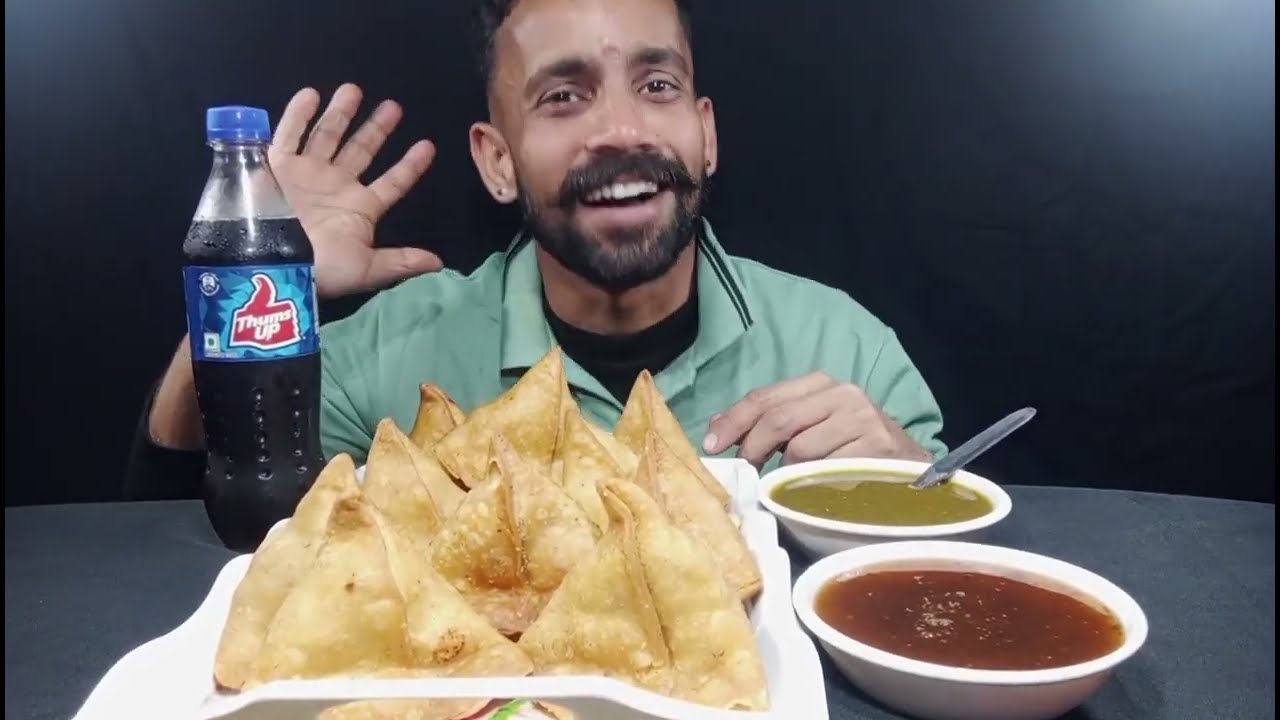 Samosa ka Bhandara laga hua hai😍
