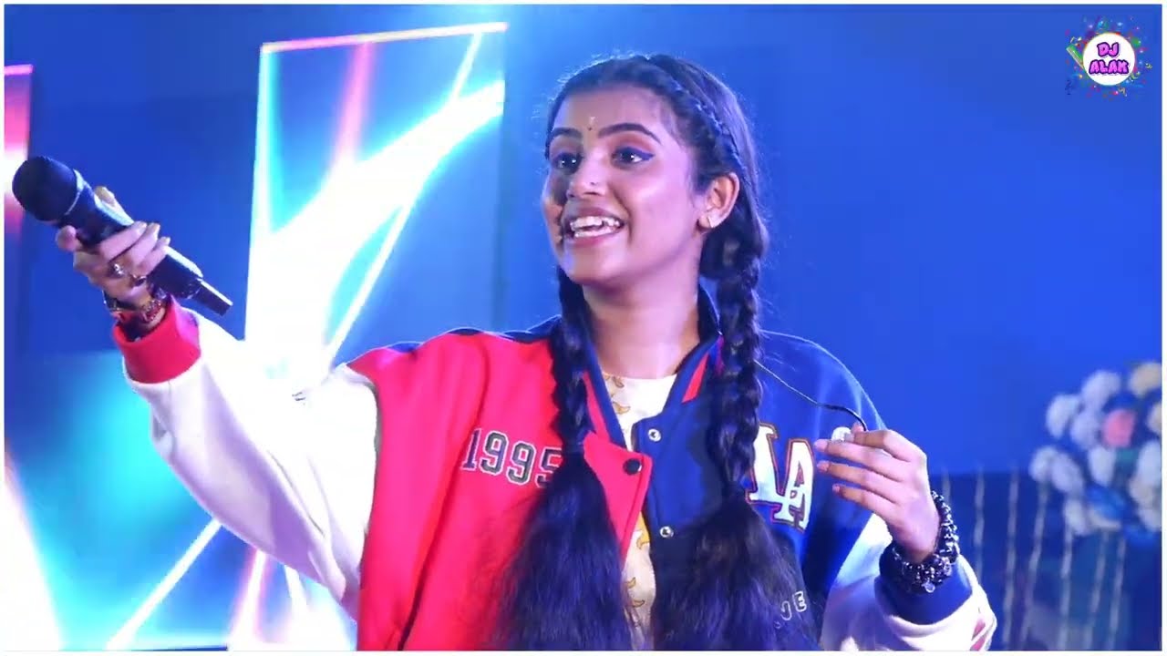 অঙ্কিতার সাথে স্কুলের সকলে গেয়েছে 