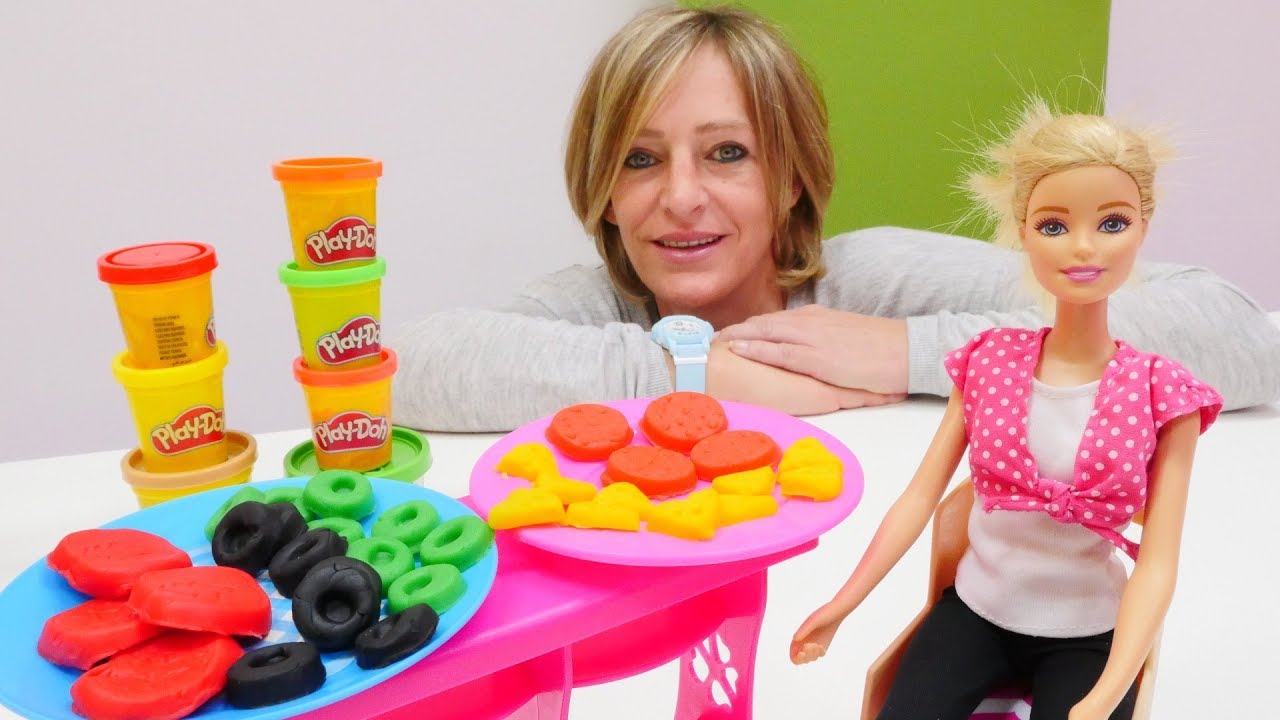 Spielspaß mit Barbie - Wir machen Frühstück - Spielzeugvideo mit PlayDoh Knete