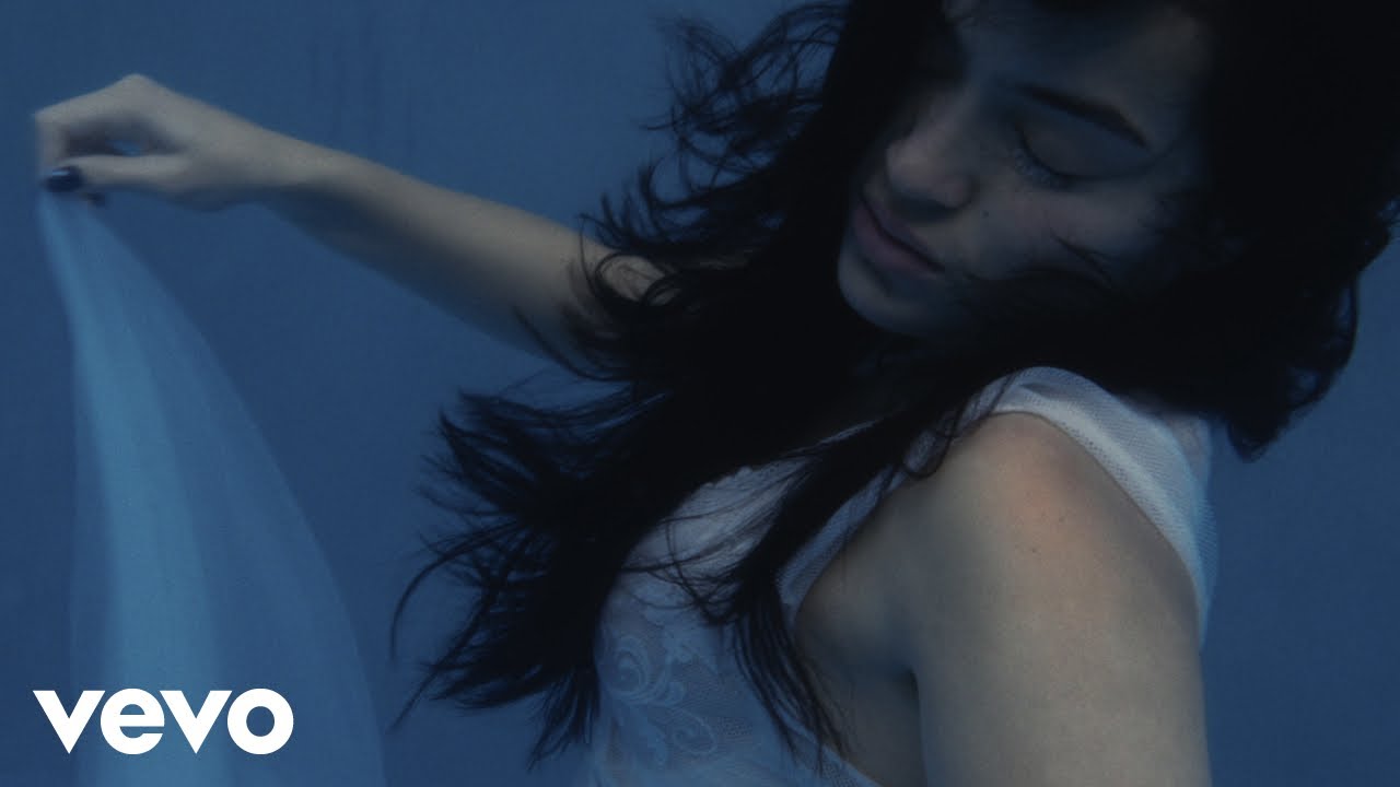 RIZA - la sirena (Official Video)