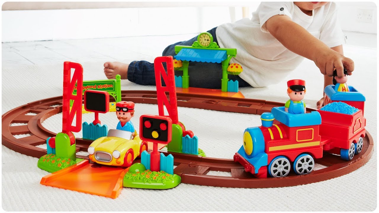 Happyland Train Set - Early Learning Centre