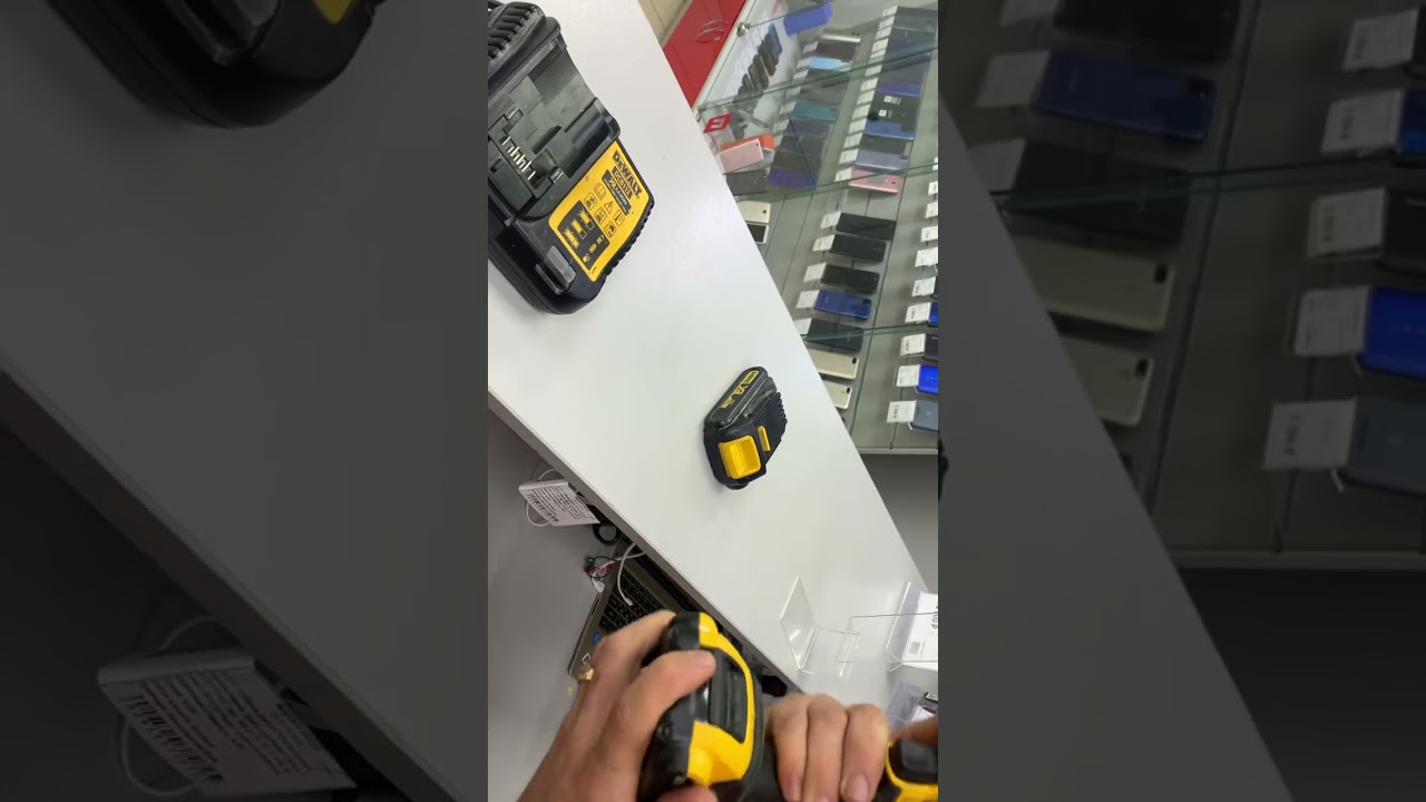 DeWALT DCD777-KS