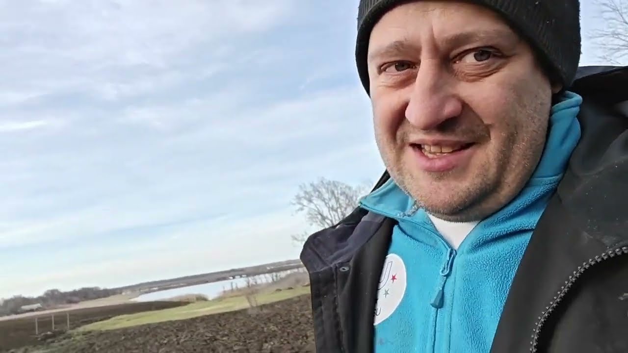 Сделал станок для дойки козы, проблемы со звуком, переделал кормушку поросят, проверка яйца.