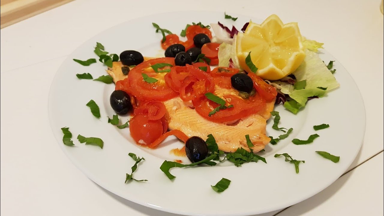 Filetto di trota al forno con pomodorini e olive nere