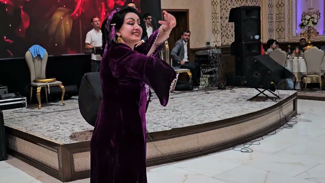 1000  РАКОСА  ОМАДУ  РАФТ. ЛЕКИН  ҲЕҶ КАС ҶОША НАГИГИФТ. МЕШИНОСЕДАШ?  