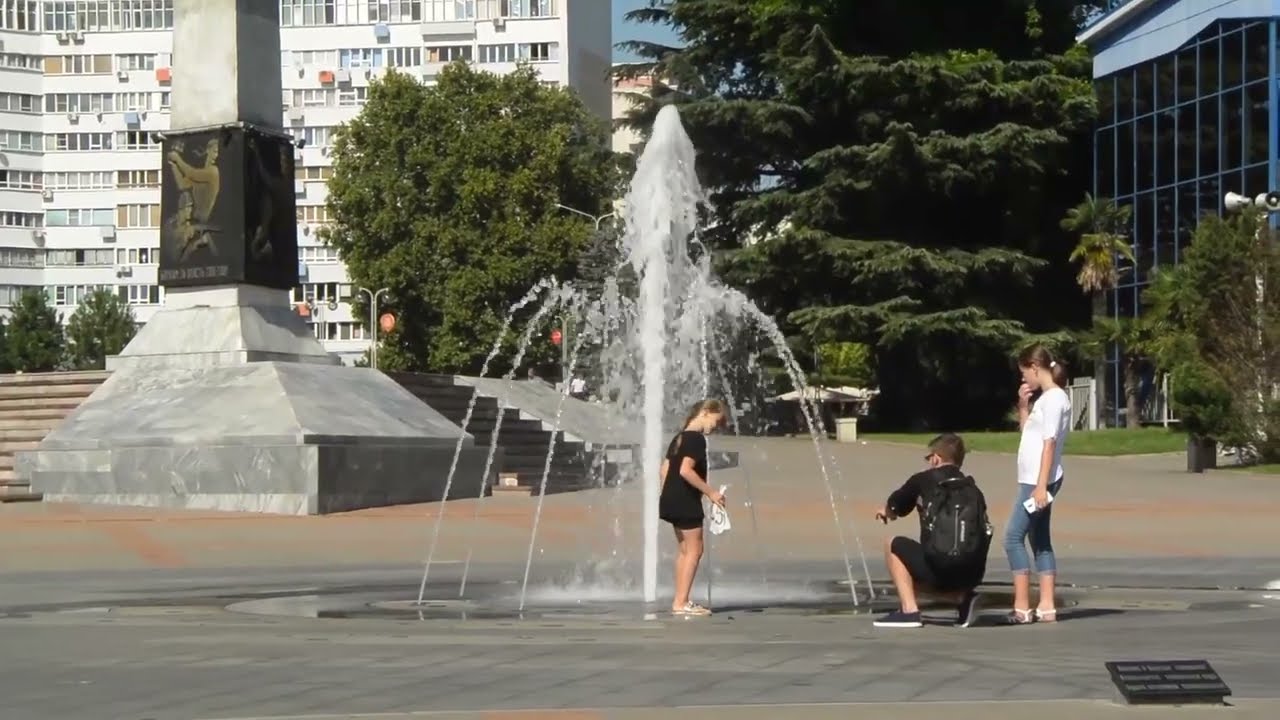 Tuapse, fountain, family and fun splashes ! :-)  Full video