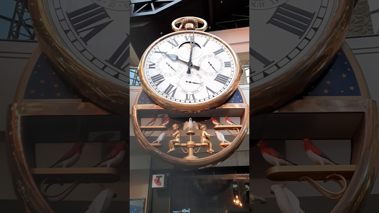 Music clock in Melbourne Central at 10 am