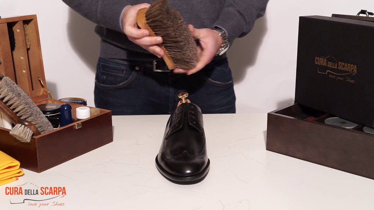 come lucidare le scarpe in pelle con saphir medaille d'or - curadellascarpa.it
