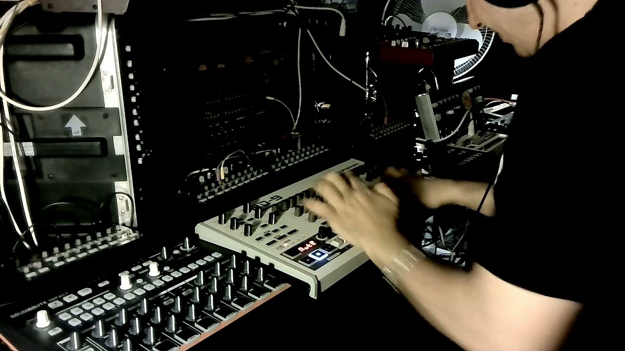 Exhibitionist 1 - Studio Mix (RD-9 Live) performed by VINCENZO FACINO aka DJ VINJAY & MODULAR MINDS