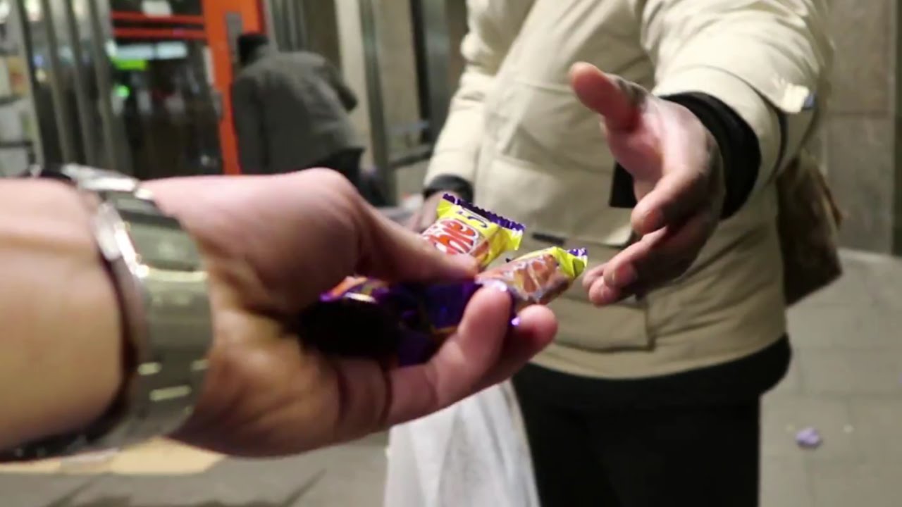 feeding homeless people at Christmas in London 2016