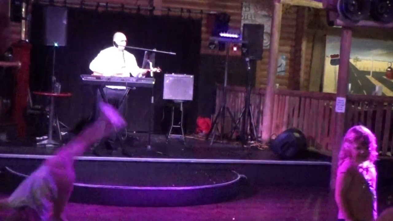Matt Wallis Live At Seal Bay Resort Selsey