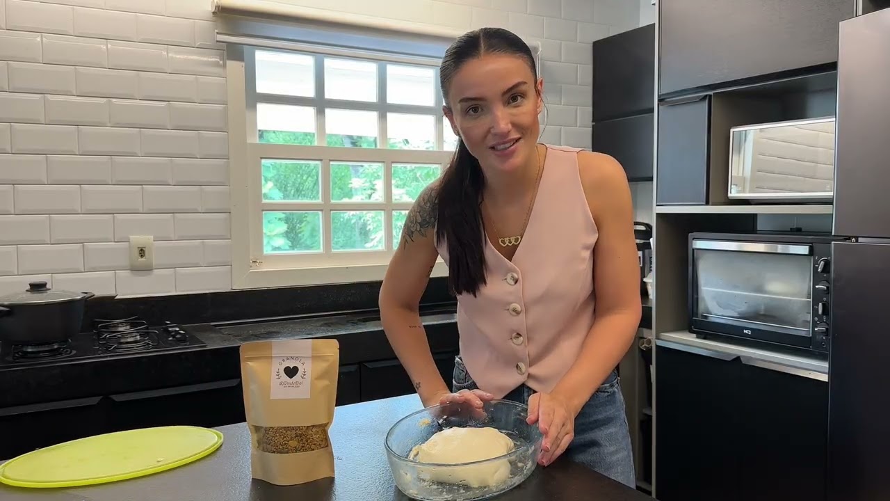 Focaccia de Longa Fermentação com Granola Salgada e Mel | Receita Simples