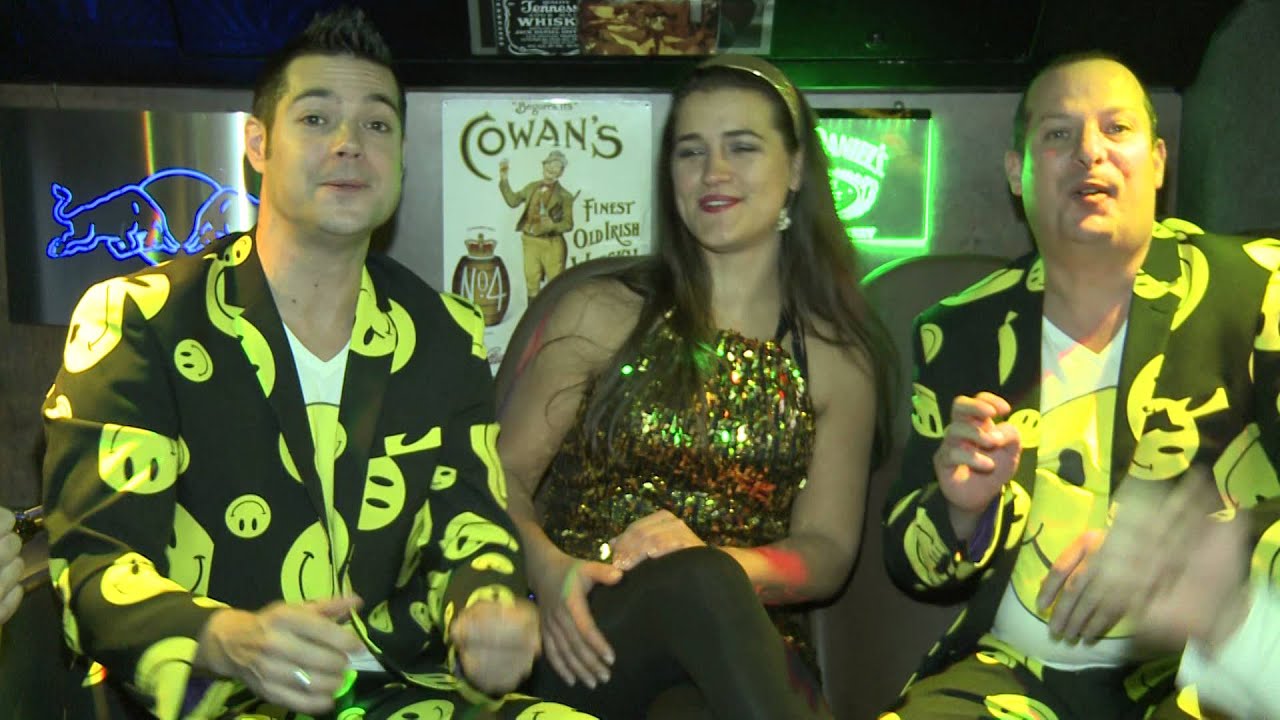 Duo Knotsgek - Ik Heb Unne Smiley In De Sneuw Gepist Vur Jou (officiële videoclip)