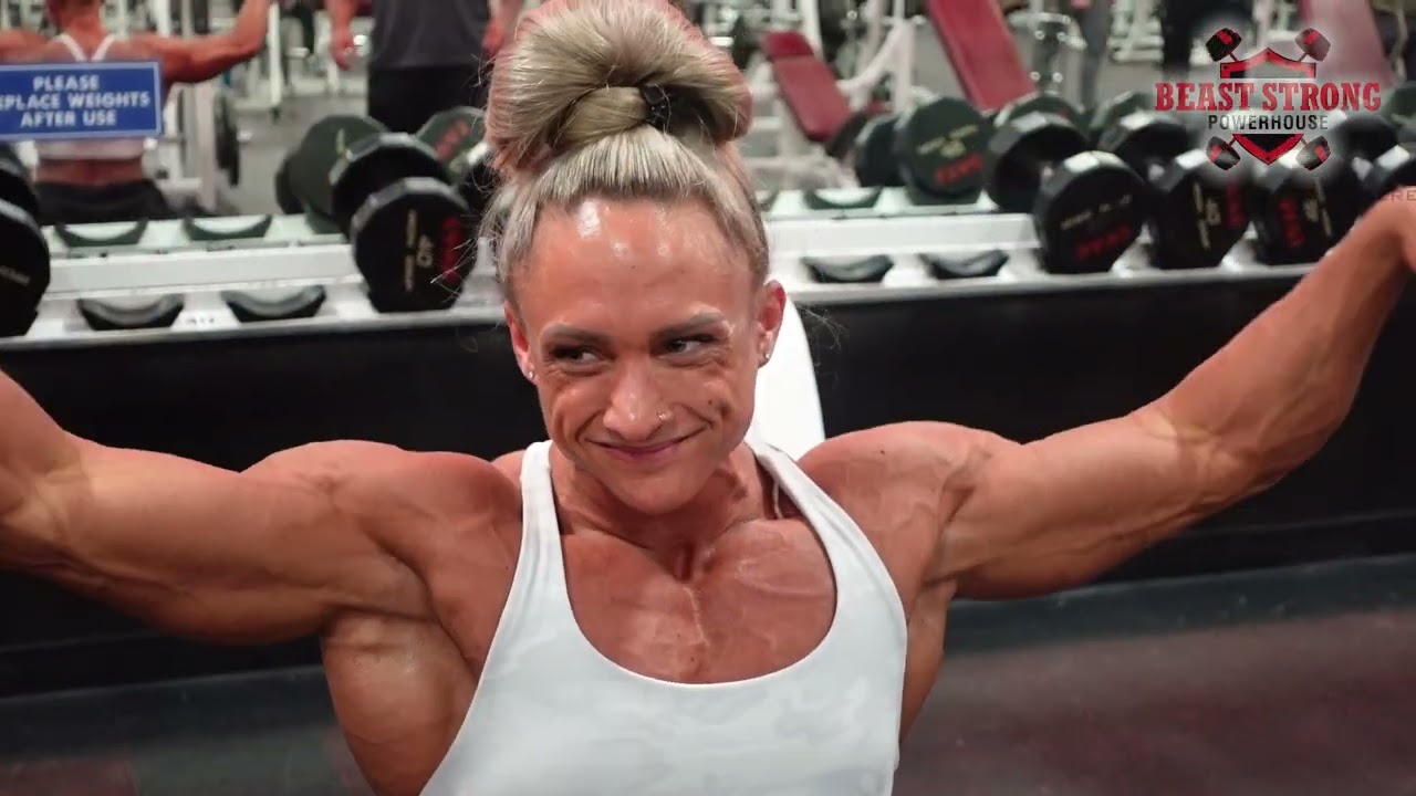 IFBB Pro Melissa Teich arrives in Vegas for the Olympia!