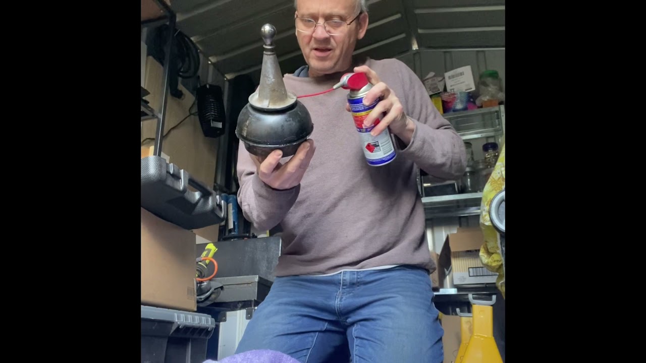 Mark 1 Mini Rolling Restoration - Separating the suspension trumpet from the rubber cone