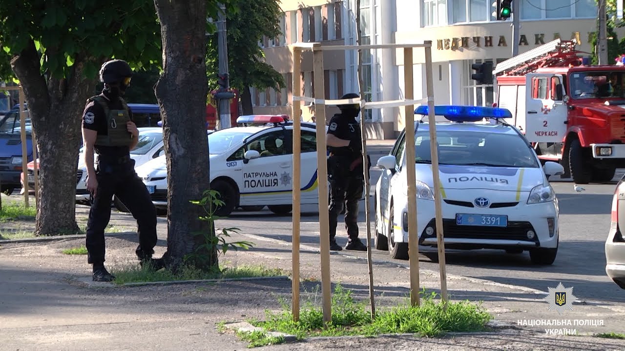 Поліція знешкодила озброєного зловмисника в Черкасах