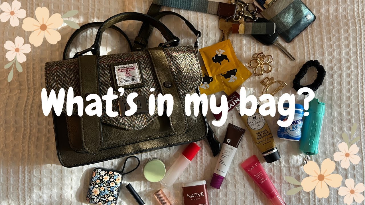✨Realistic✨WHAT’S IN MY BAG
