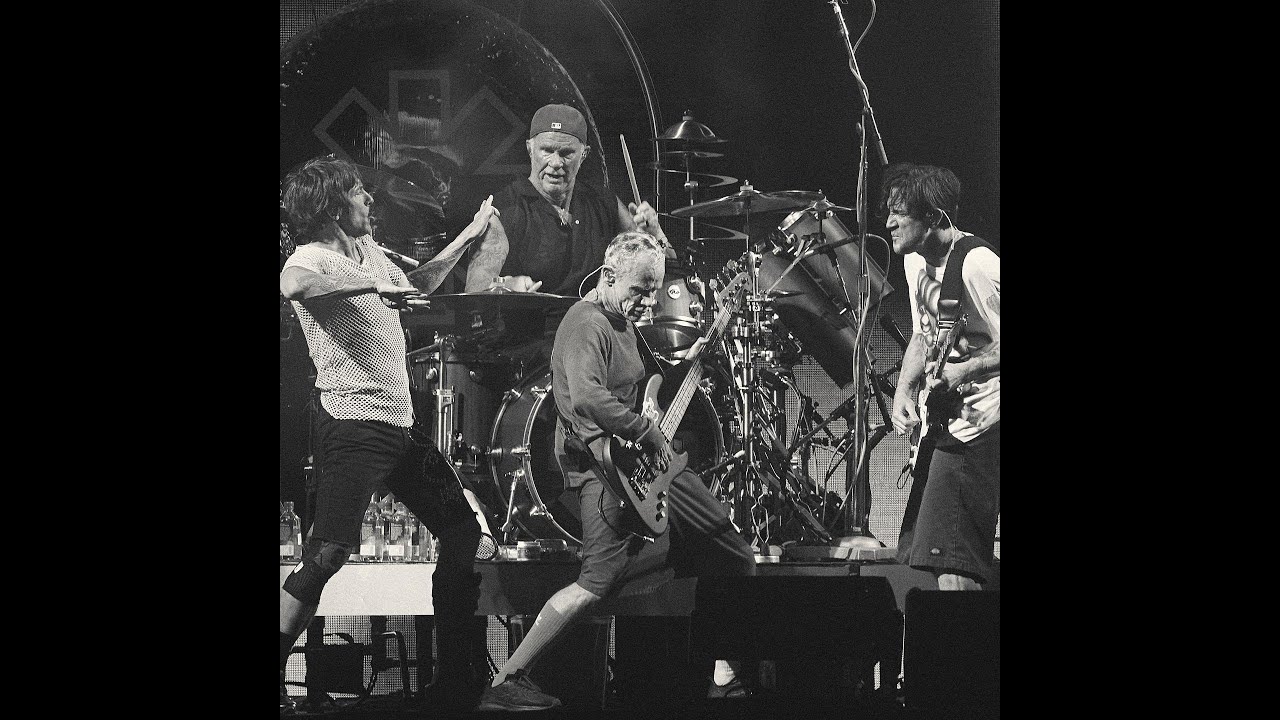 Red Hot Chili Peppers - Don't Forget Me ~ Live at La Cigale (Intro+Solo) + Calgary (Outro) (2006)