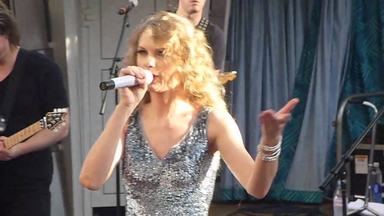 Taylor Swift showing us some LOVE aboard the ALLURE OF THE SEAS