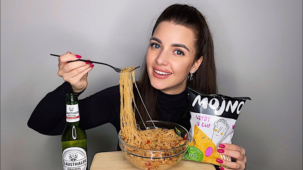 УЖАСНОЕ СВИДАНИЕ ИЗ ТИНДЕРА 🤦🏽‍♀️ ремонт балкона МУКБАНГ фунчоза чипсы пиво MUKBANG funchose beer