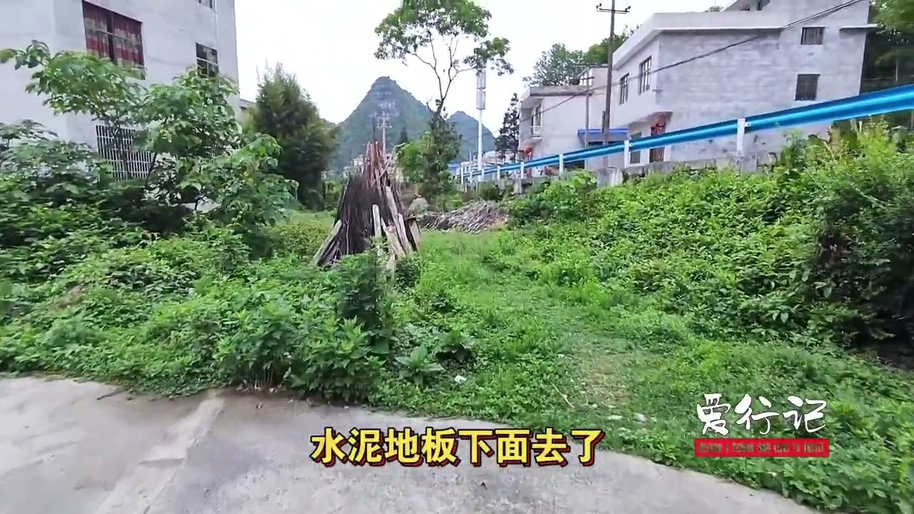 老黔桂线遗留的铁轨，连信号灯都是亮的，它是为新线而留的 #铁路 #黔桂铁路