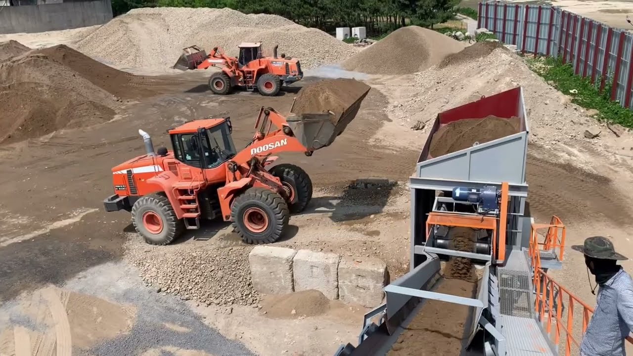 Amazing Screening Process of River Stone Screening Plant - Vibrating Screen