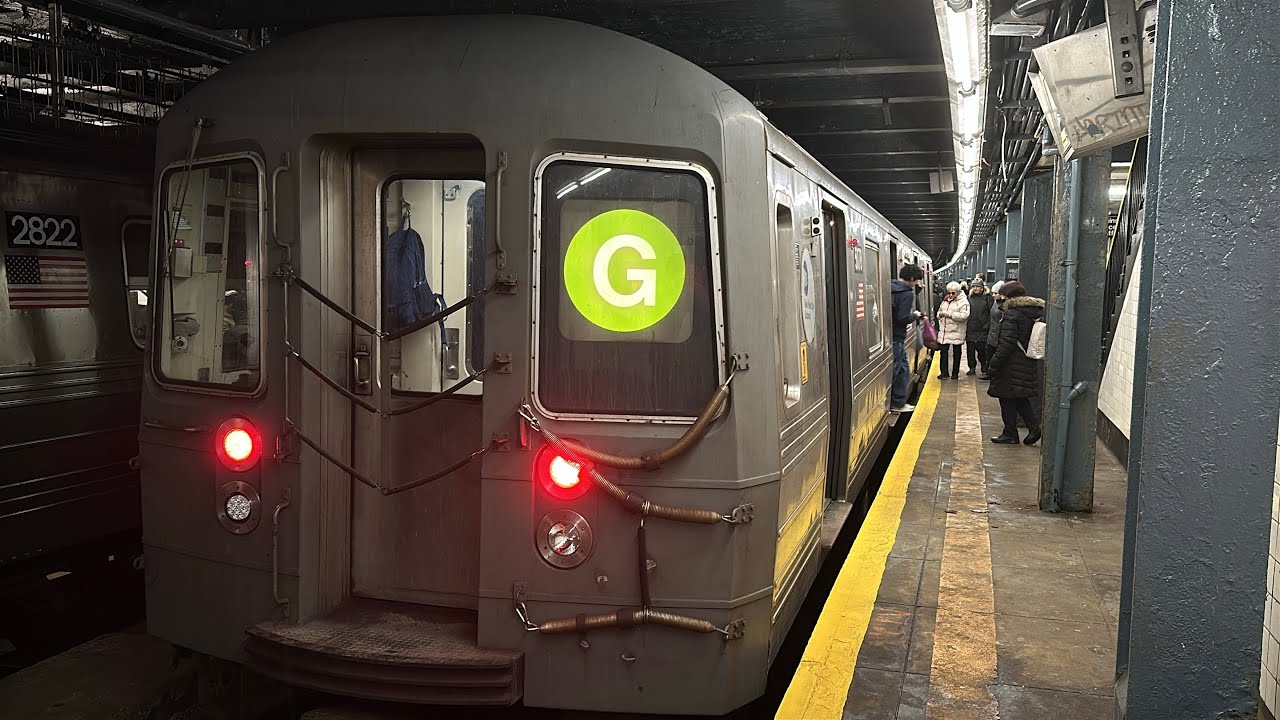 IND Crosstown Line: (G) Train Action @ Broadway-Union Avenue (R46, R68, R68A)