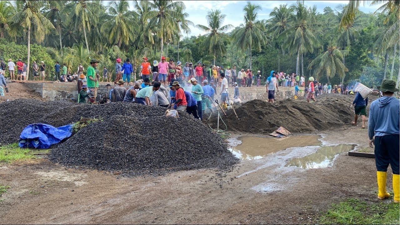 Minggu, 15 Februari 2026-Kegiatan gontong rotong pengecoran balok keliling dan tiang pondasi