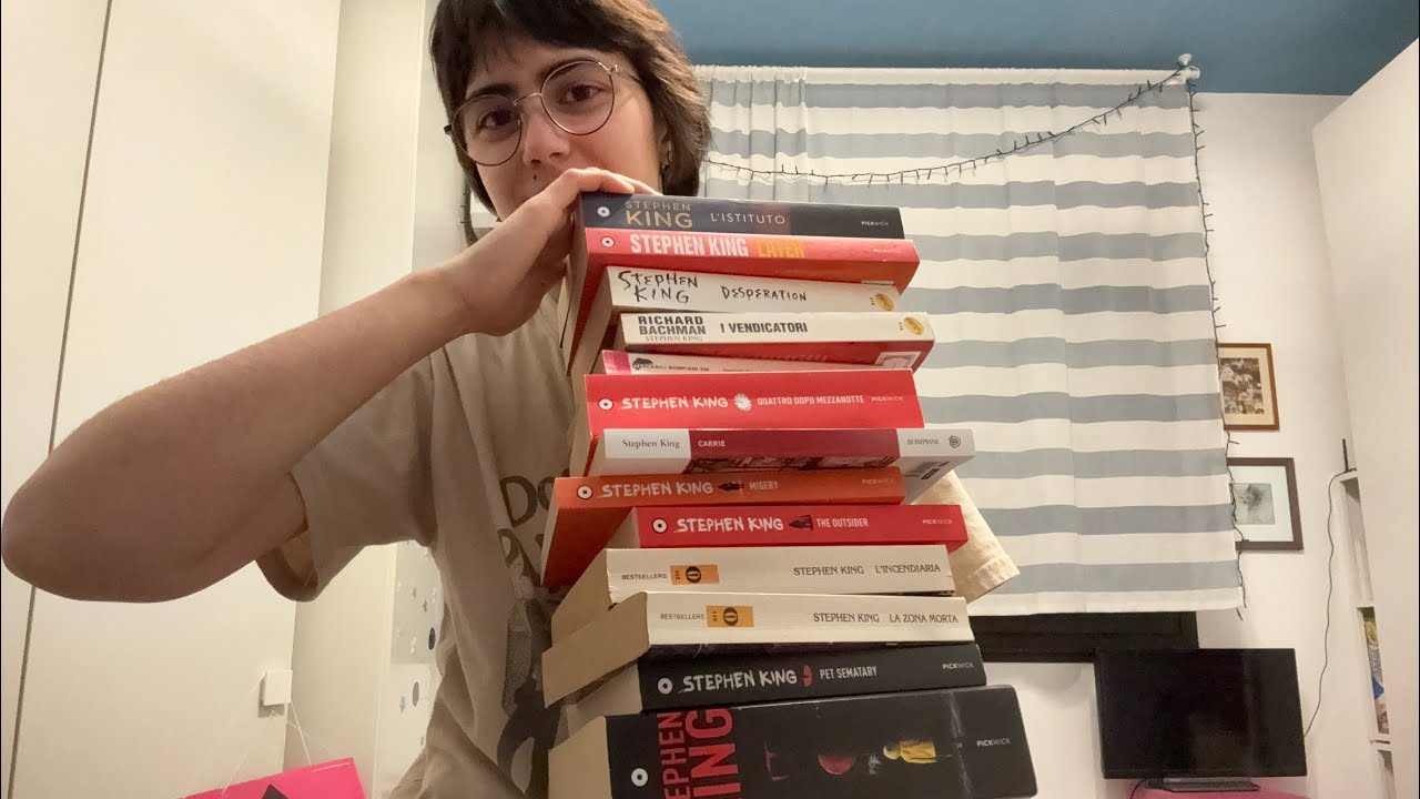 ASMR ITA 🇮🇹 - Vi mostro i miei libri di Stephen King (pt 1)