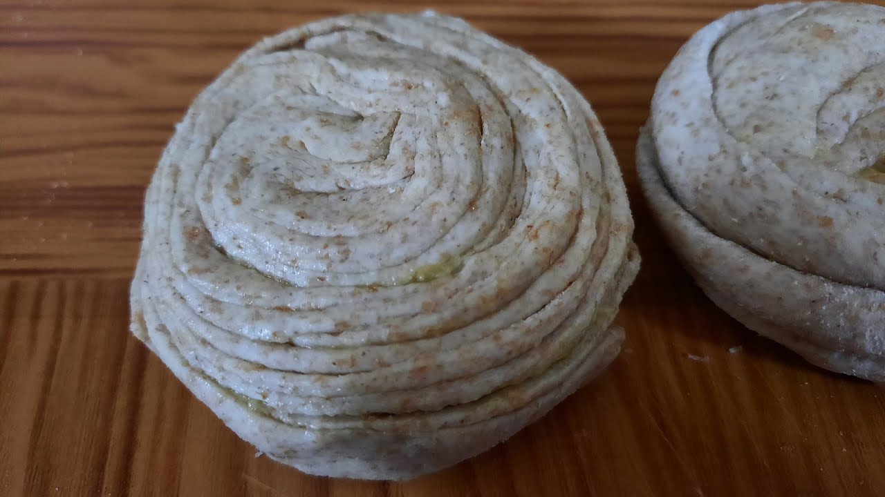 2 ways of making Multilayered Paratha!#shorts#Do subscribe plz!