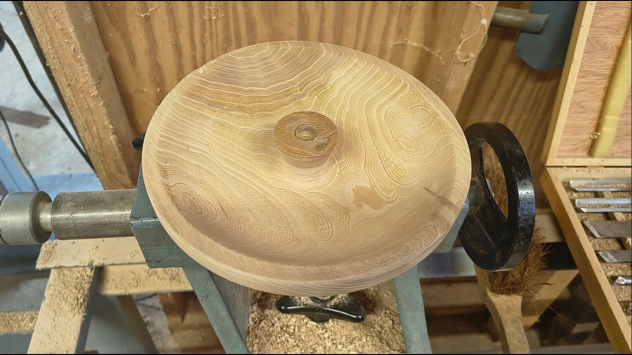 houtbewerking: Plataan schaal draaien (deel 2) / woodwork: turning a Plane wood bowl (part 2)