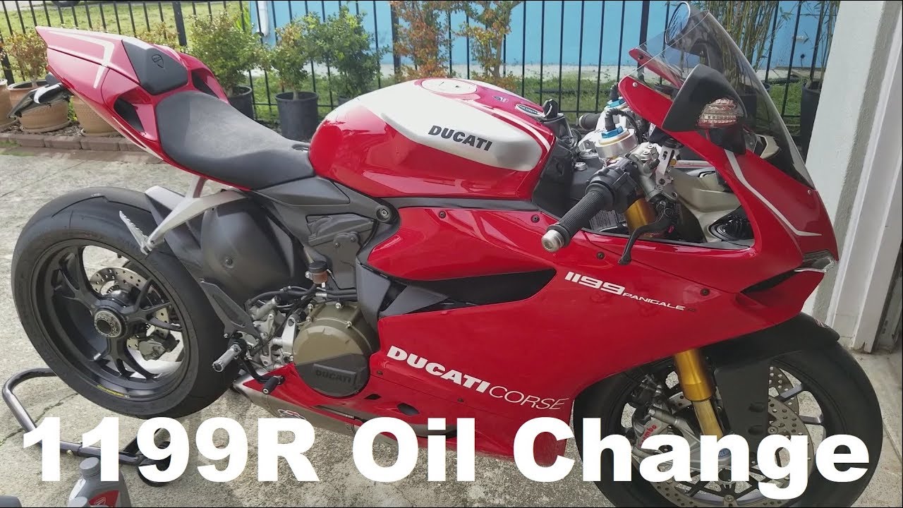 Замена масла Ducati Panigale 1199R (899, 959, 1199, 1299)