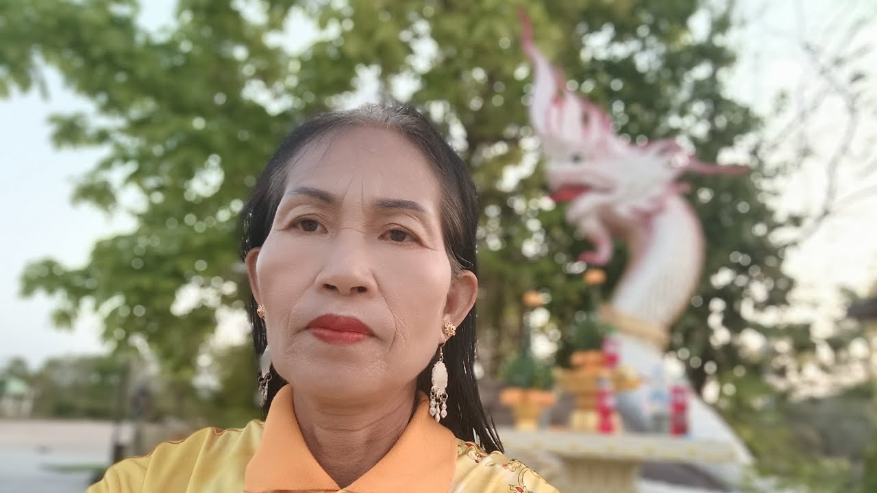 สด   มาขอพรกับแม่ย่าช่อแก้วจำปา