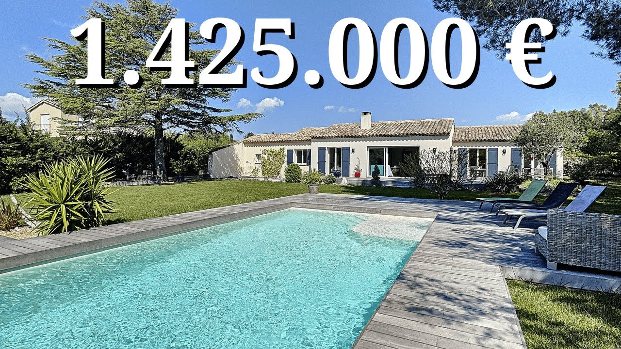 SOLD - Touring a 1.425.000 € property in Grimaud, next to the golf of Beauvallon