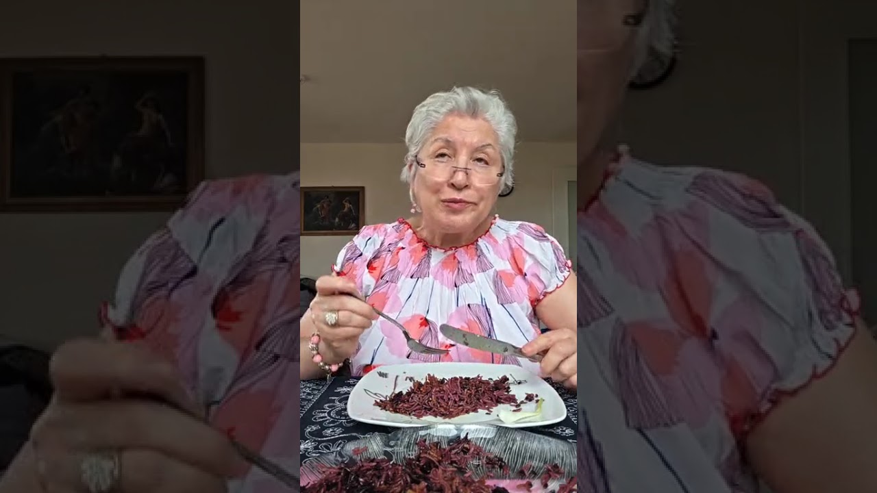 صبحانه ناهار شام امروز با شما 💕 کته با برنج سیاه و نیمرو و ماست و پیاز شیرین با چای لیمویی 🧄☕️🍳