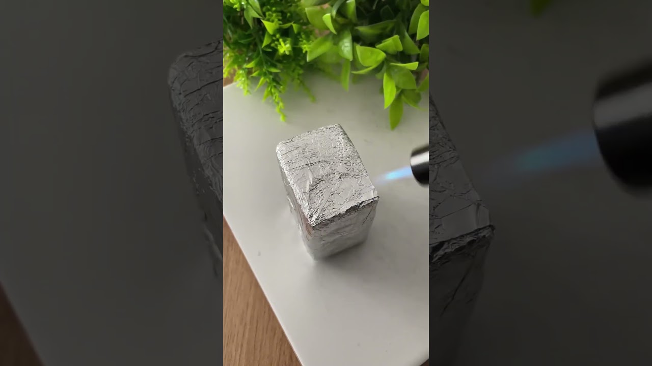 Day 16 - Hammering an 1000g Iron Bar #aluminium #craft #satisfying #diy #minecraft