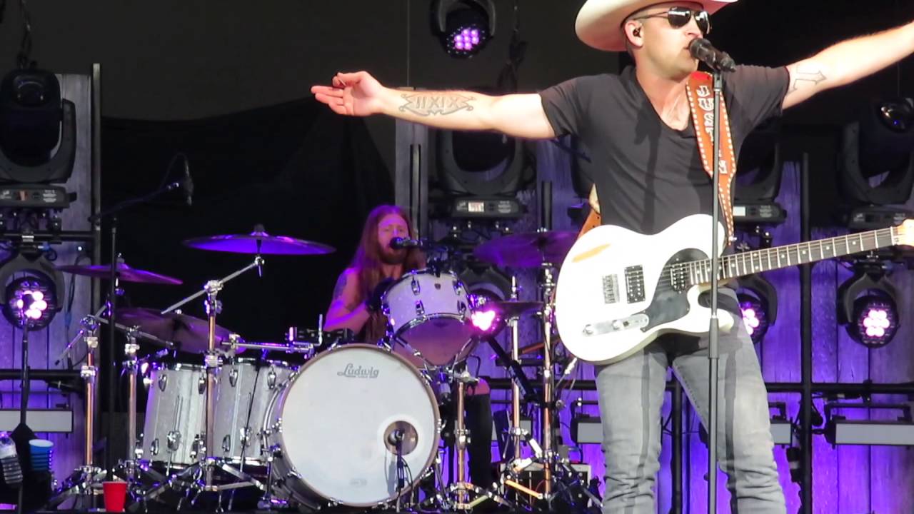 Tailgate Watch: Justin Moore's Daughter Shares a Father's Day Moment on Stage