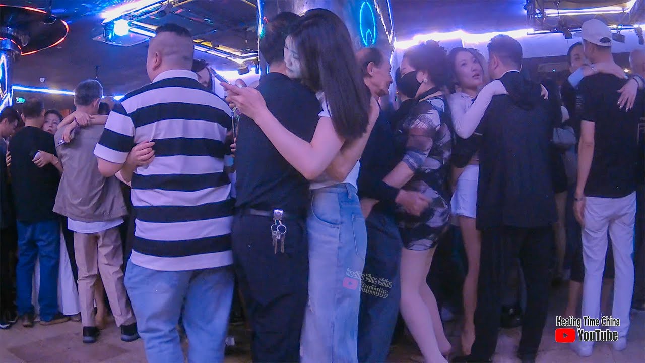 2025.08.30 Dancing with beautiful girls, there are many dancers, beautiful and gentle
