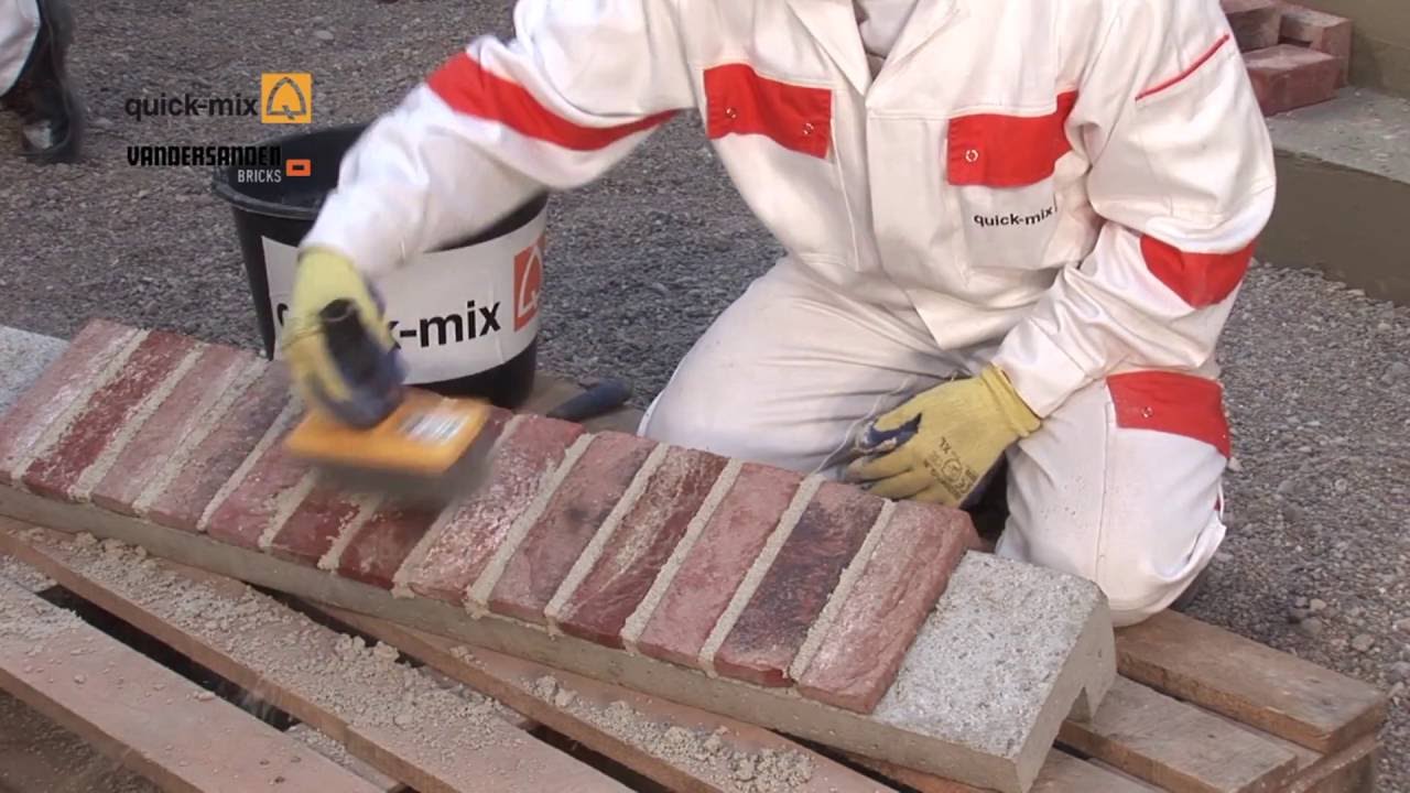 Murowanie elewacji z cegły ręcznie formowanej